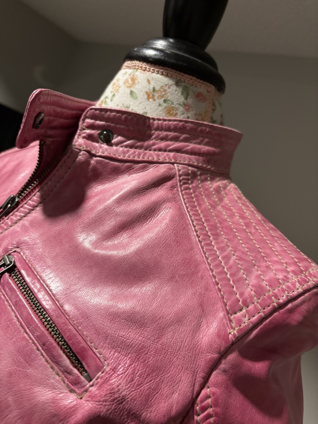 Danier Pink Leather Jacket - photo 3