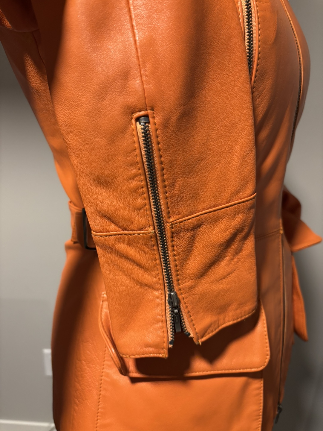 Danier Women's Orange Leather Jacket Size 4-6 - photo 3