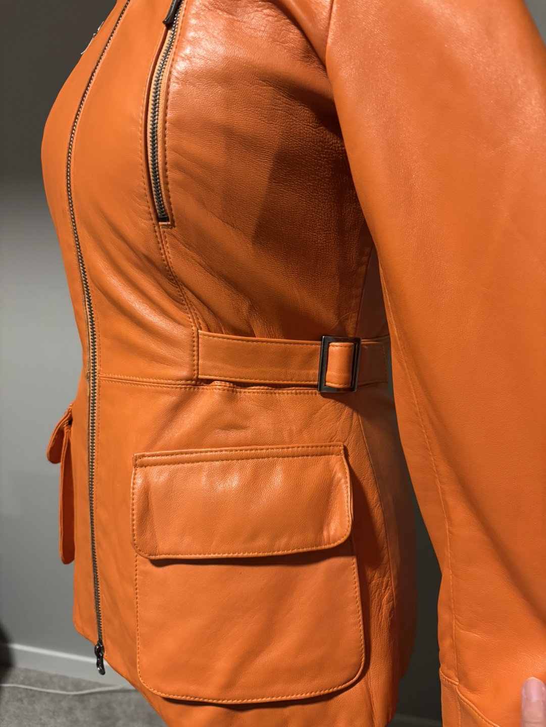 Danier Women's Orange Leather Jacket Size 4-6 - photo 2