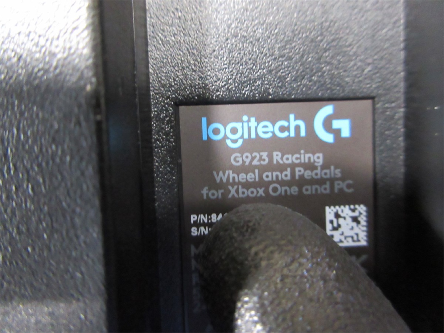 Logitech G923 Racing Wheel and Pedals for Xbox One and PC - photo 4