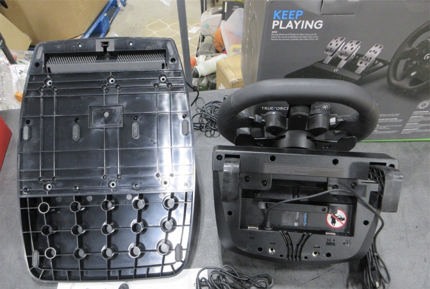 Logitech G923 Racing Wheel and Pedals for Xbox One and PC - photo 3