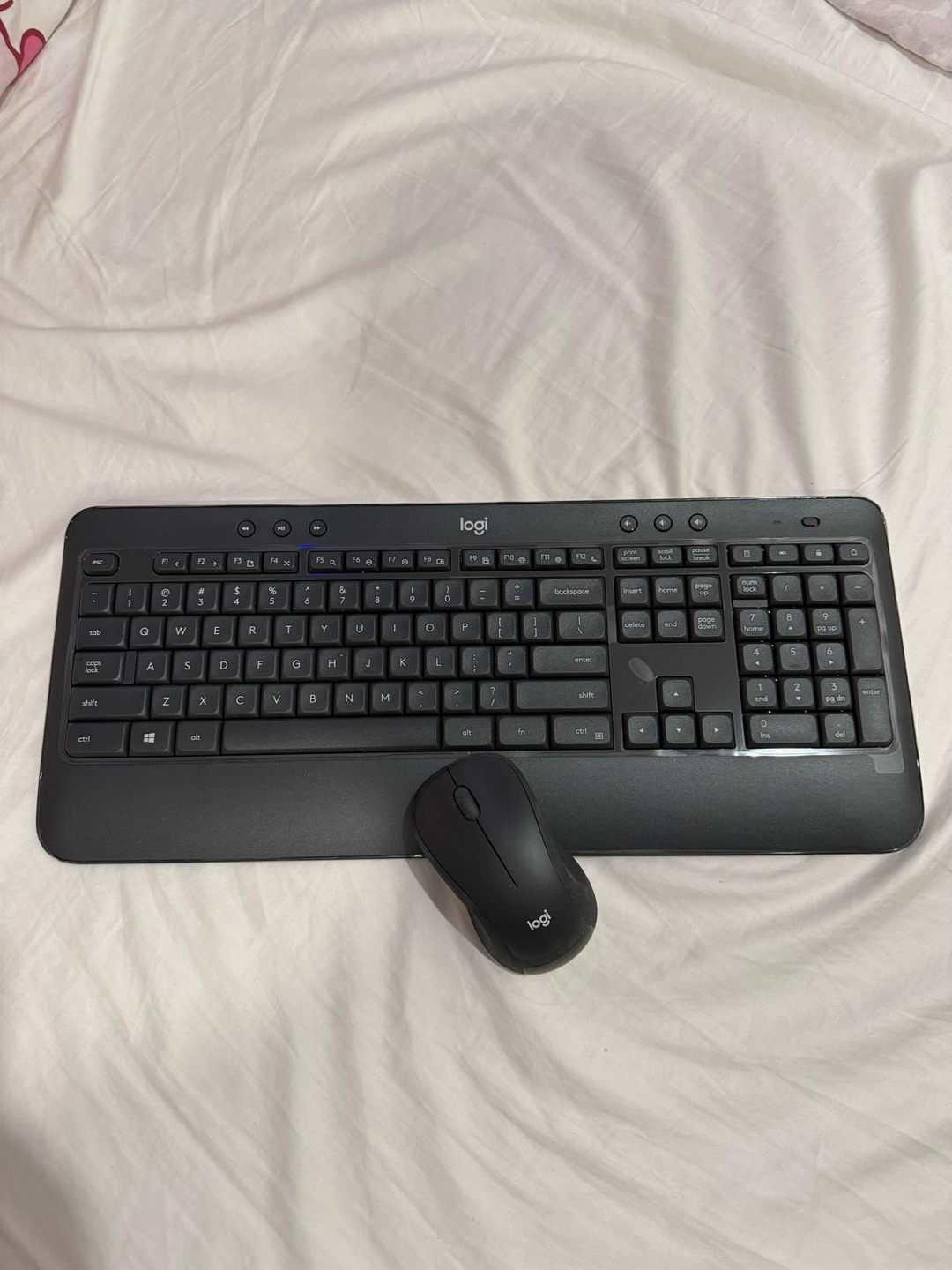 Logitech MK540 Advanced Wireless Keyboard and Mouse Combo