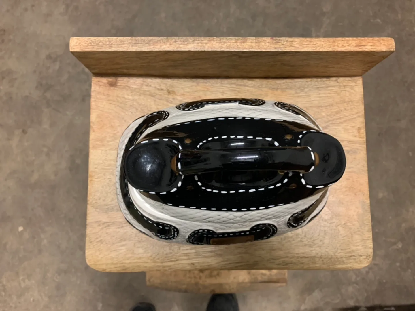 Black and White Ceramic Handbag Cookie Jar image indicator(2)