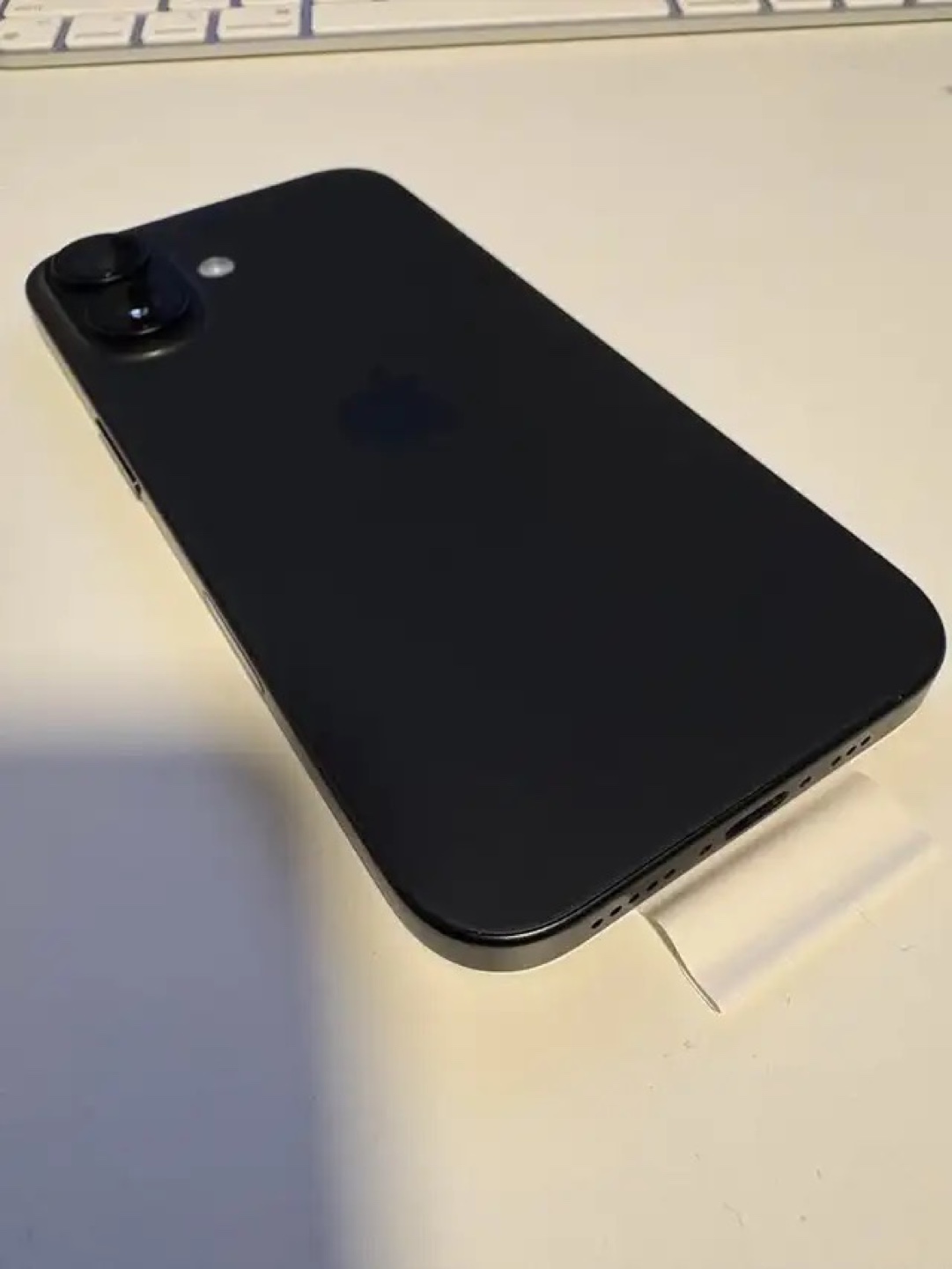 iPhone 16 black unlocked 256GB + case