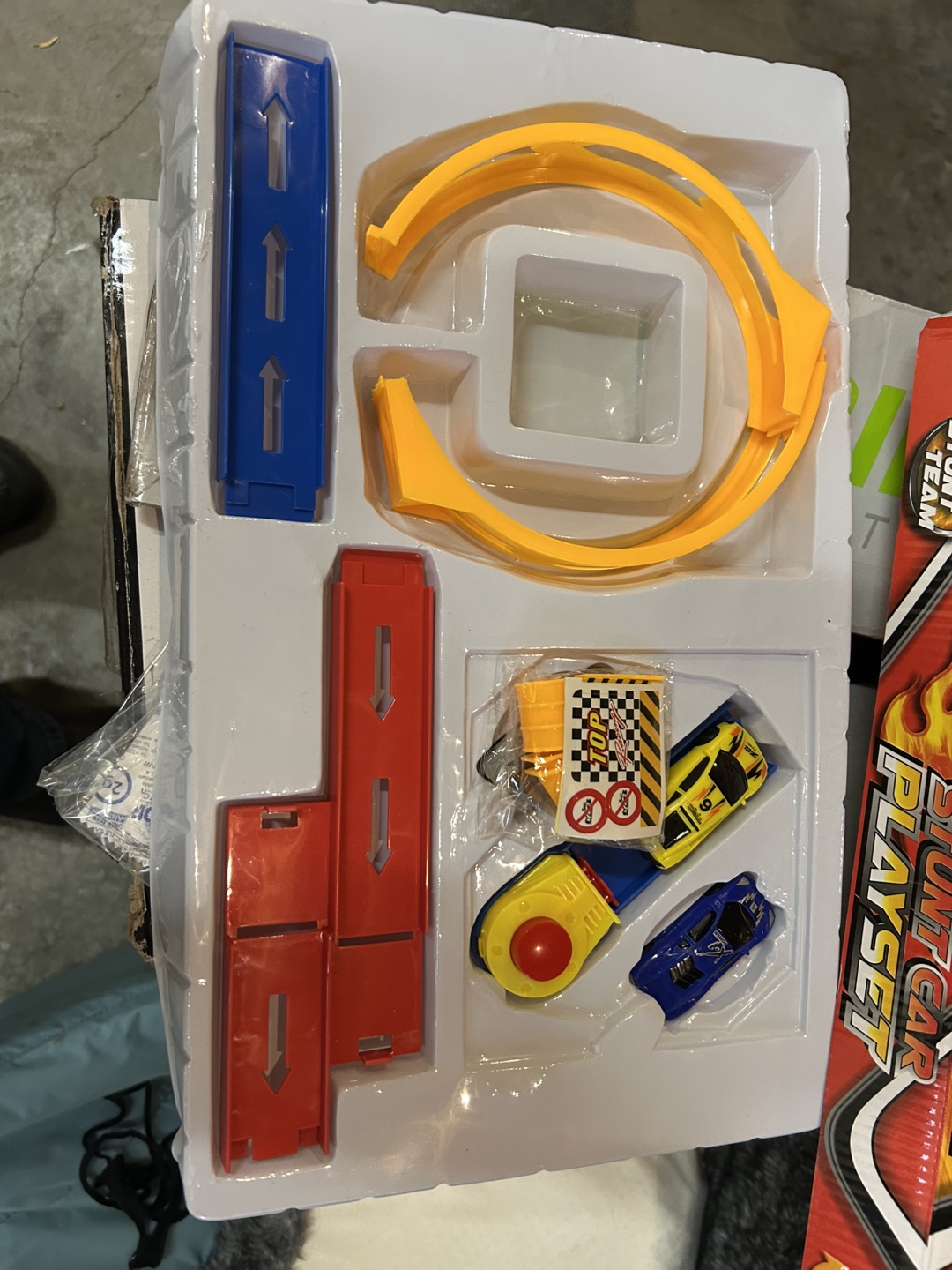 Stunt Car Playset with Cars and Track - photo 2