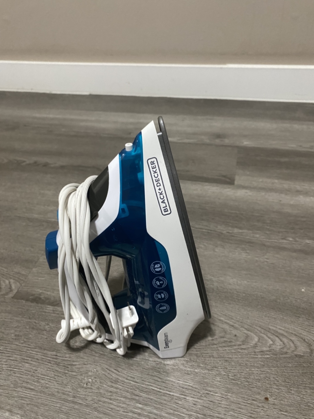 Black+Decker Easy Steam Compact Iron - photo 2