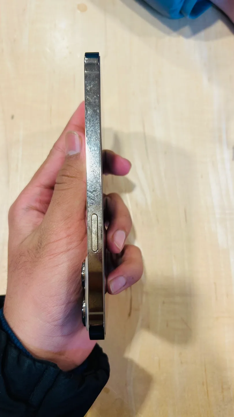 Mint Condition IPhone 13 Pro image indicator(5)