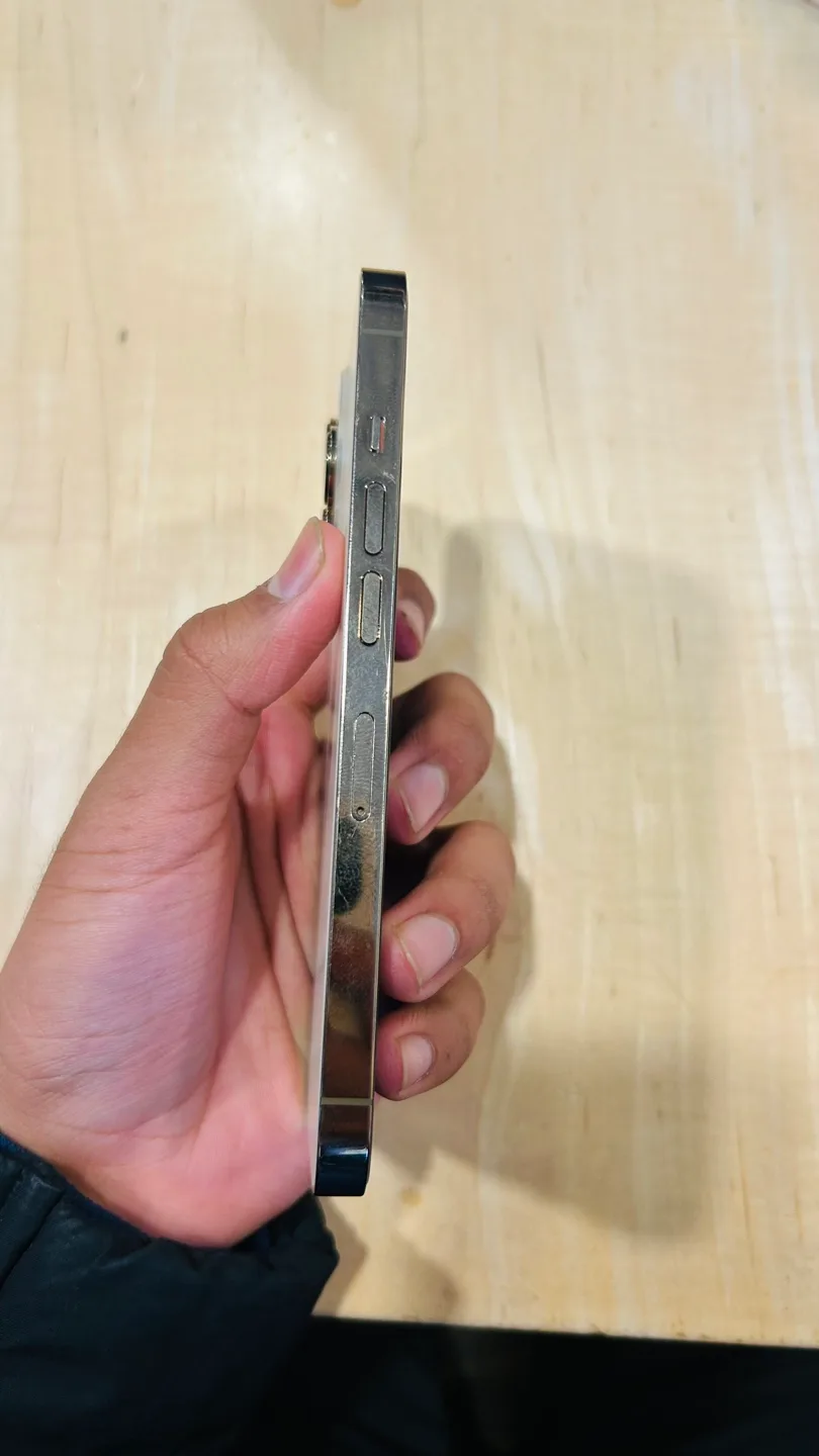 Mint Condition IPhone 13 Pro image indicator(7)