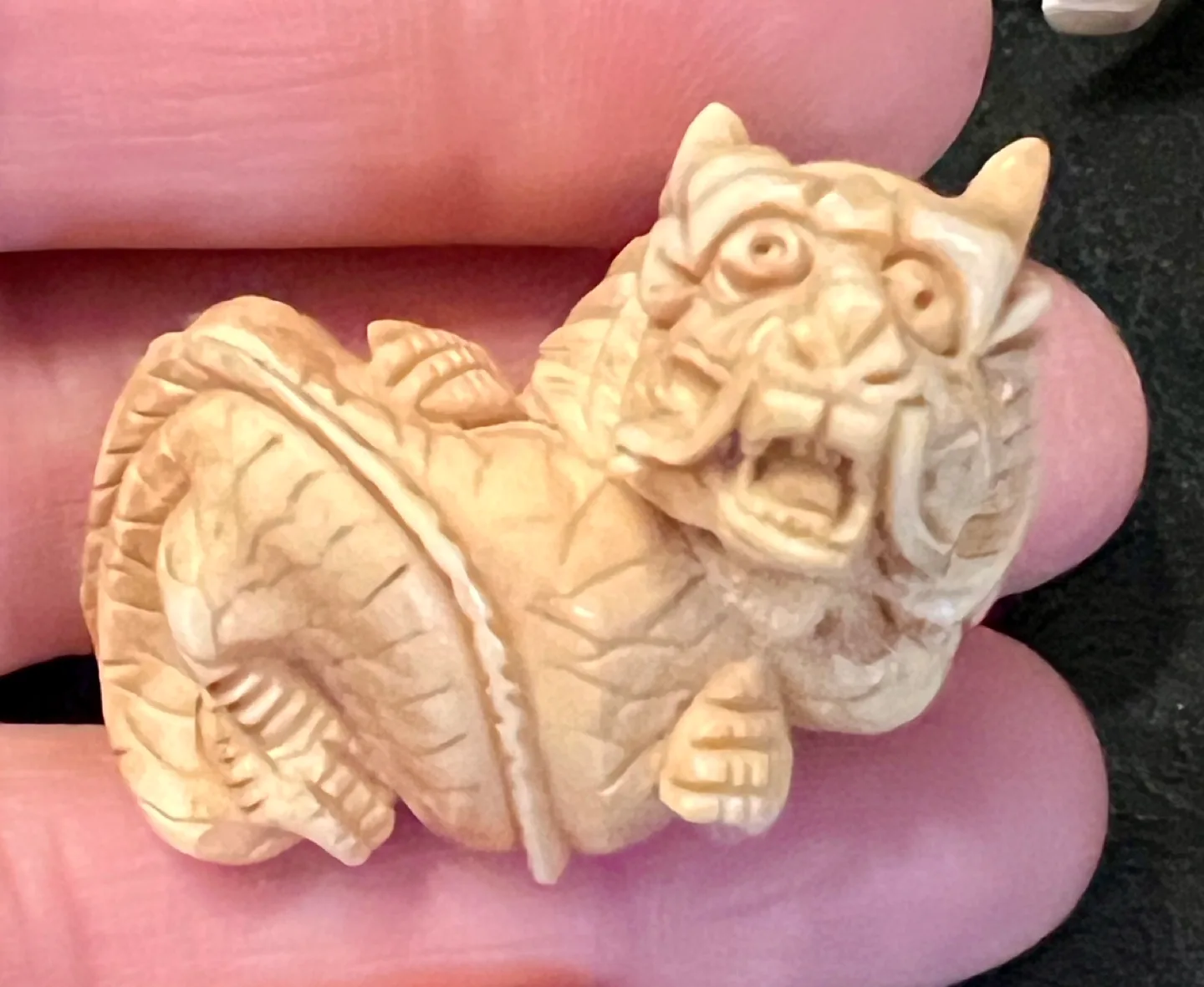 Antique Japanese ivory Netsukew figurines image indicator(6)