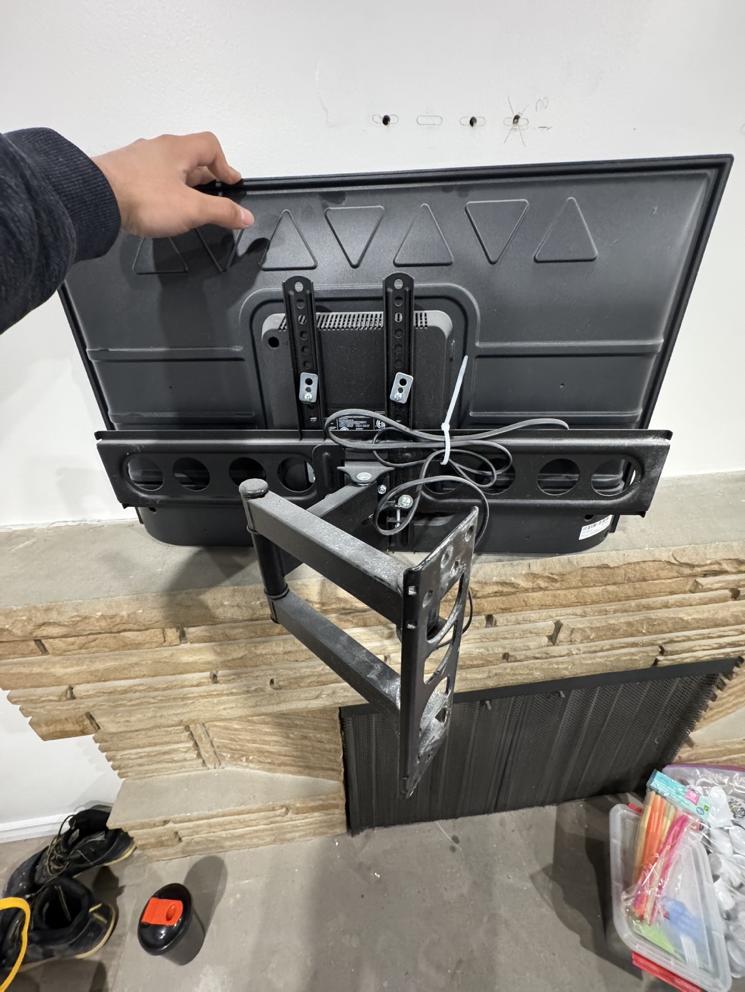 TCL 32-inch Smart TV with Wall Mount - photo 2