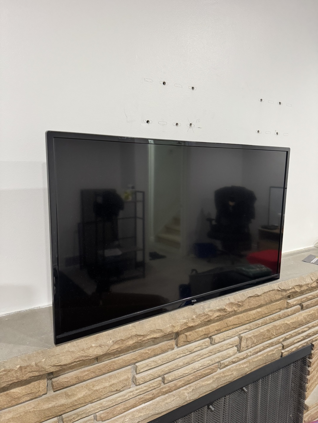 TCL 32-inch Smart TV with Wall Mount