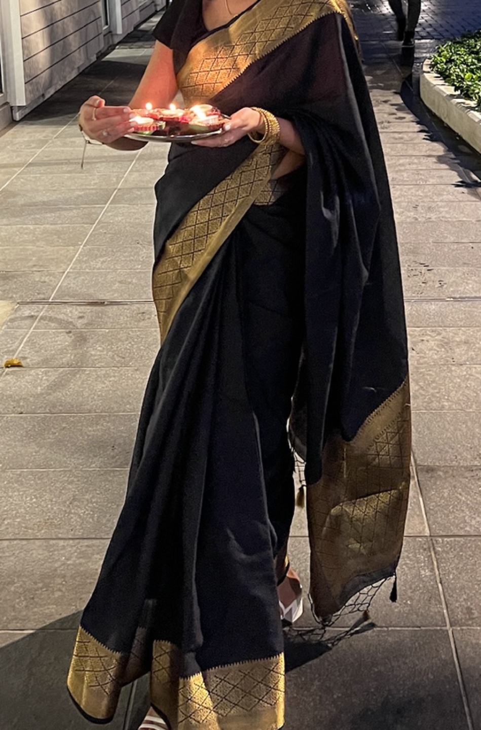 Elegant Black Banarasi Silk Saree with Gold Border - photo 3