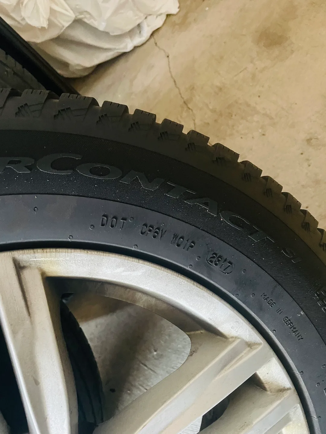 Volkswagen Alloy Rims with Continental Winter Tires image indicator(2)
