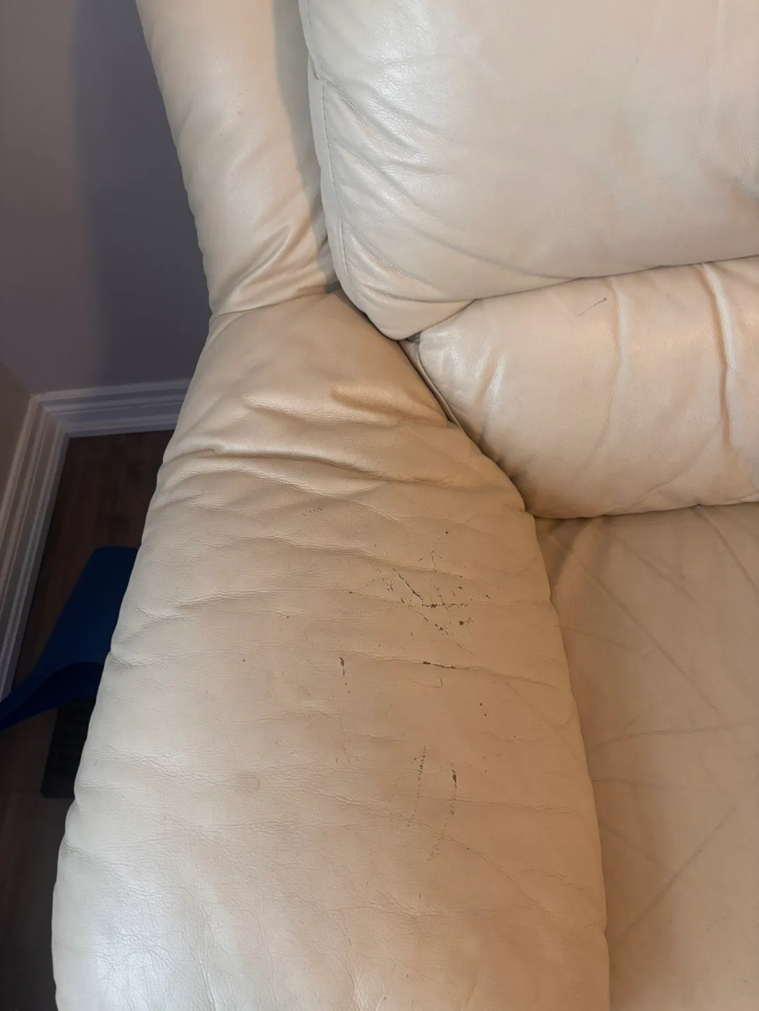 Off-White Leather Sofa #freecycle thumbnail