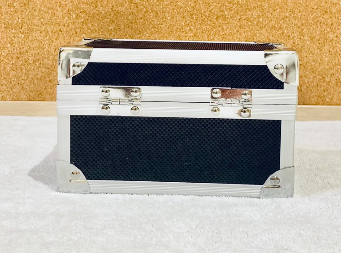 Portable Aluminum Carry Case image indicator(2)