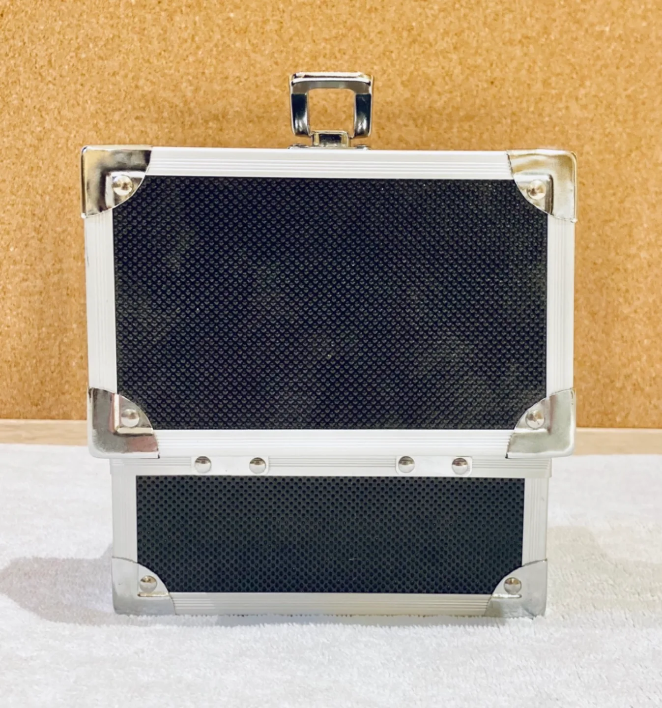 Portable Aluminum Carry Case image indicator(5)