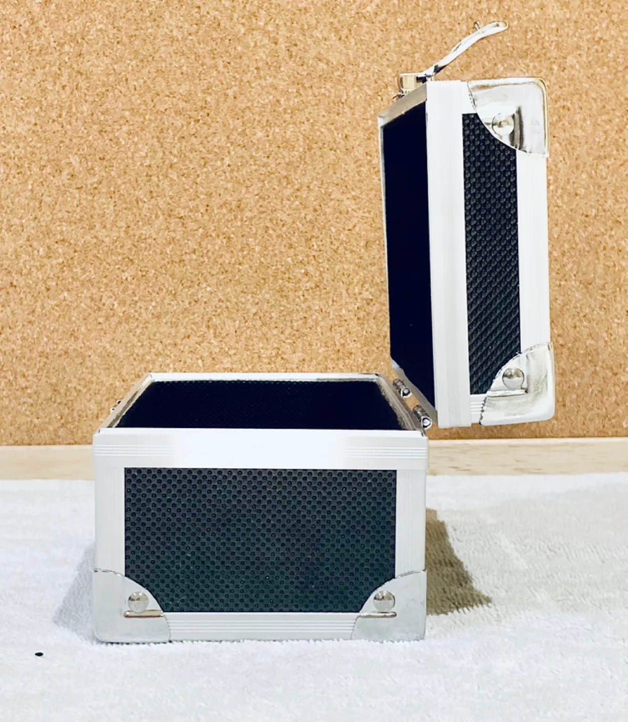 Portable Aluminum Carry Case image indicator(6)