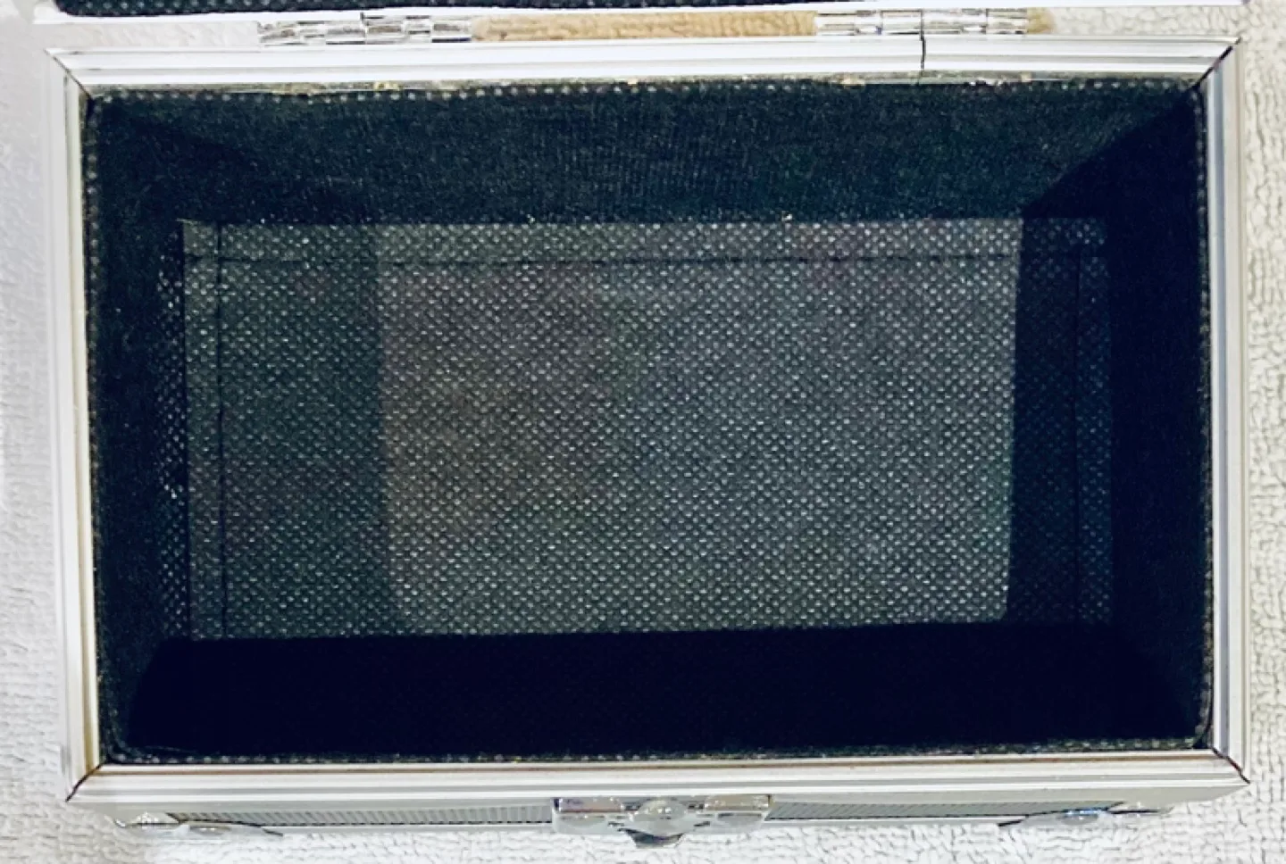 Portable Aluminum Carry Case image indicator(8)