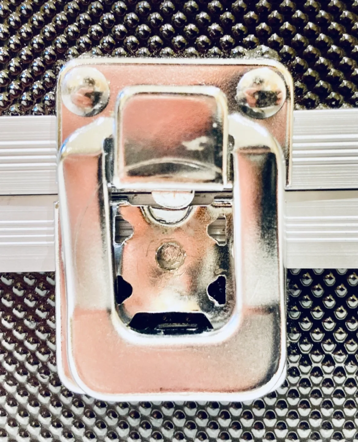 Portable Aluminum Carry Case image indicator(9)