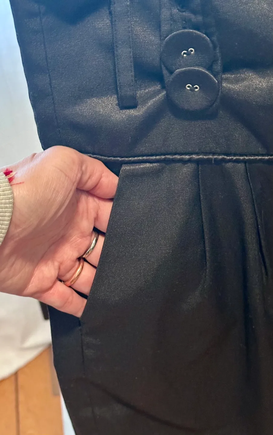 Black satin suspender skirt image indicator(2)