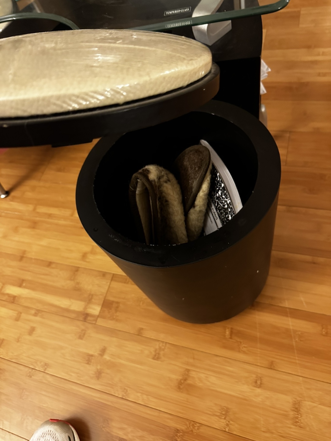 Unique S-Shaped Coffee Table with Two Ottomans - photo 5