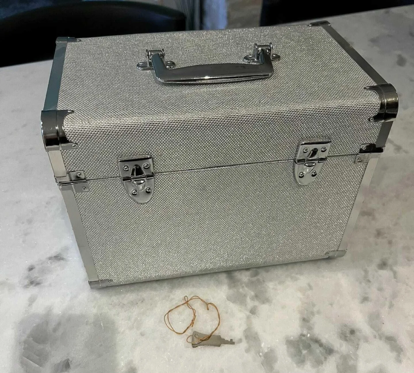 Silver Glitter Cosmetic Train Case with Mirror and Key image indicator(5)