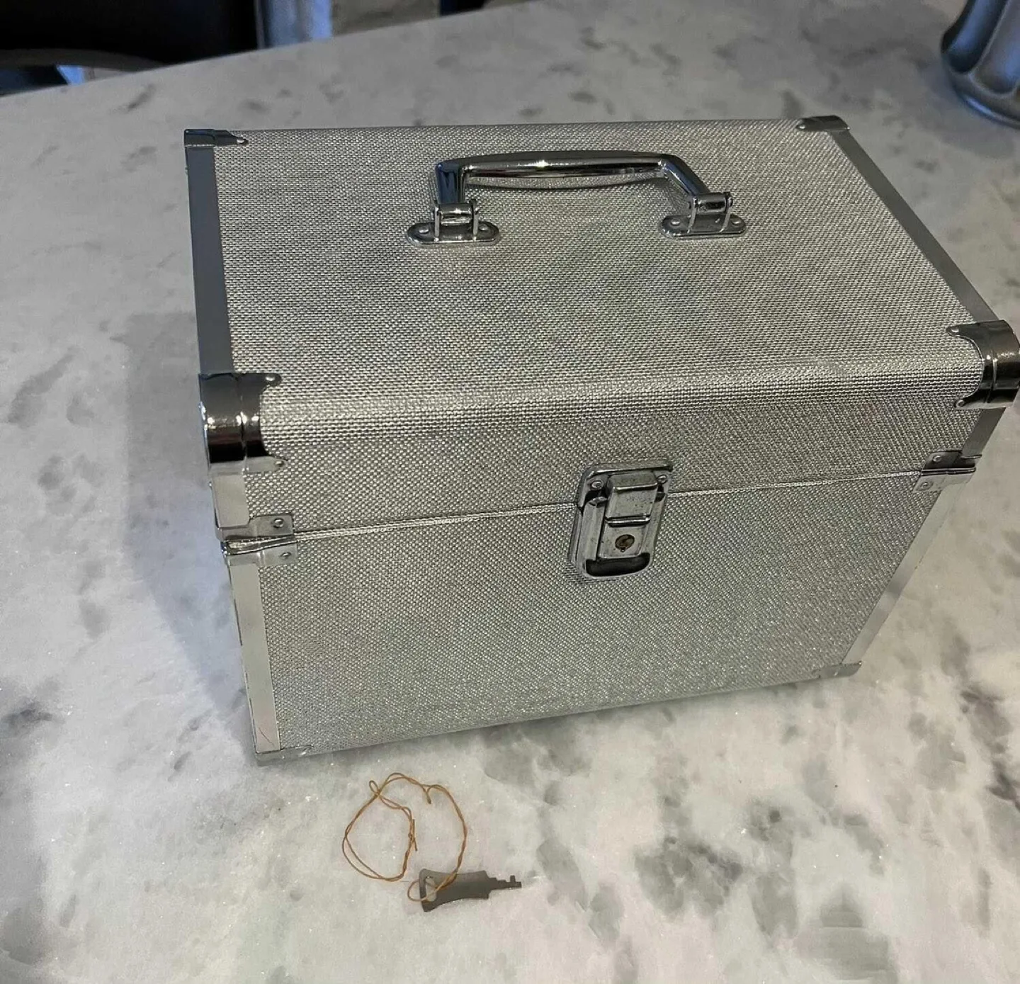 Silver Glitter Cosmetic Train Case with Mirror and Key image indicator(2)