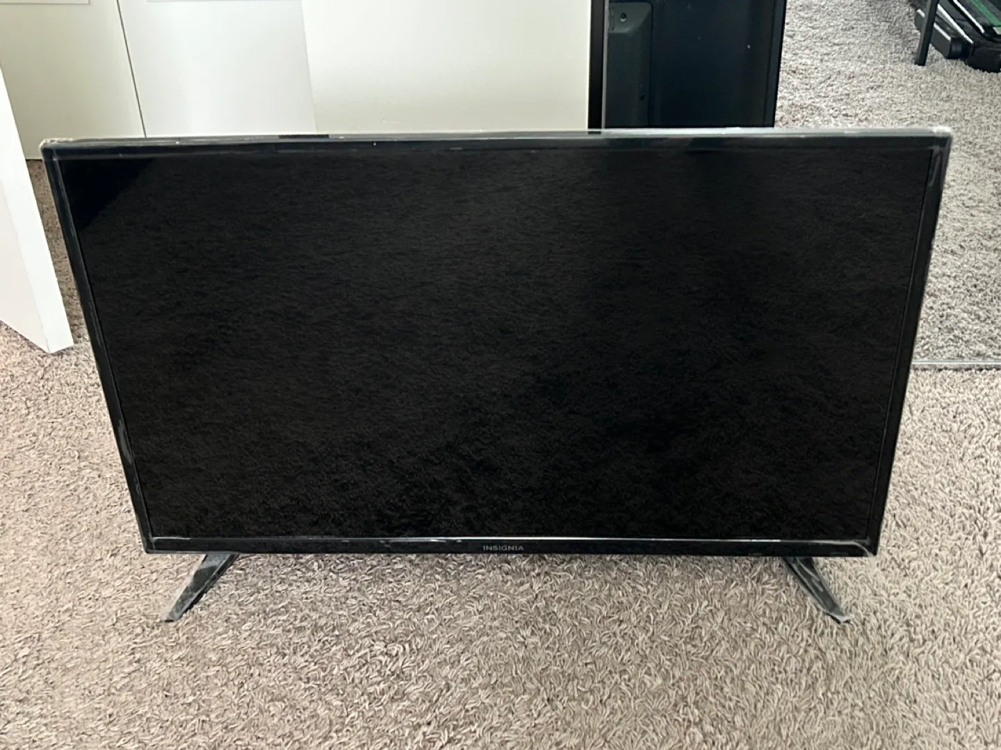 Insignia LED TV 32” 1080p thumbnail