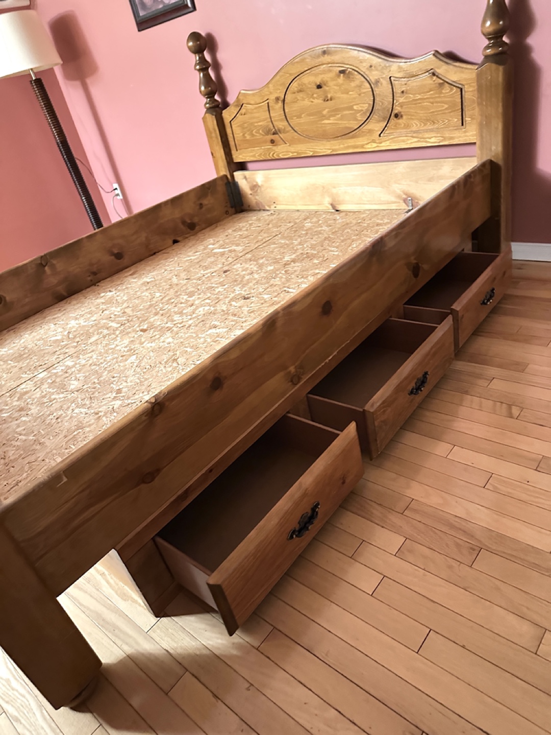 Beautiful Queen Storage bed & Kingsdown Mattress (CAN DELIVER) - photo 4