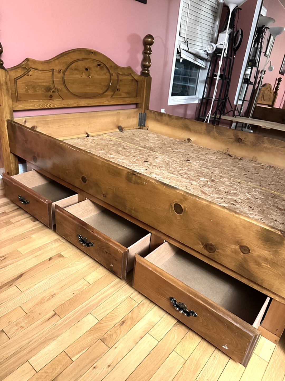 Beautiful Queen Storage bed & Kingsdown Mattress (CAN DELIVER) - photo 3