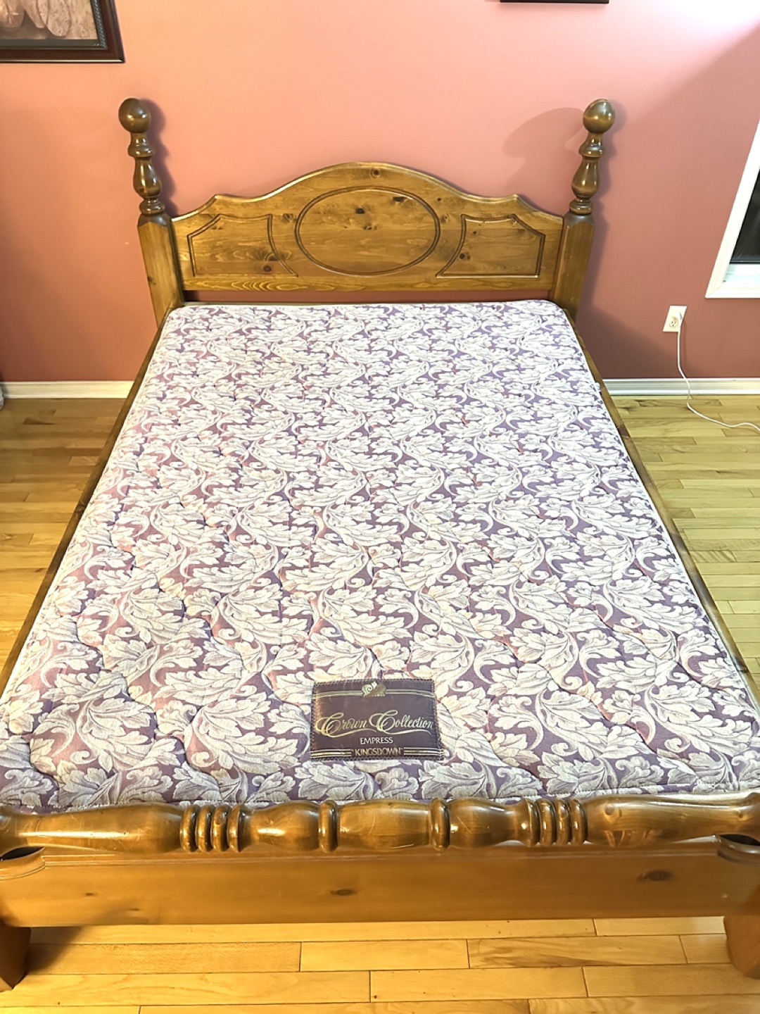 Beautiful Queen Storage bed & Kingsdown Mattress (CAN DELIVER)