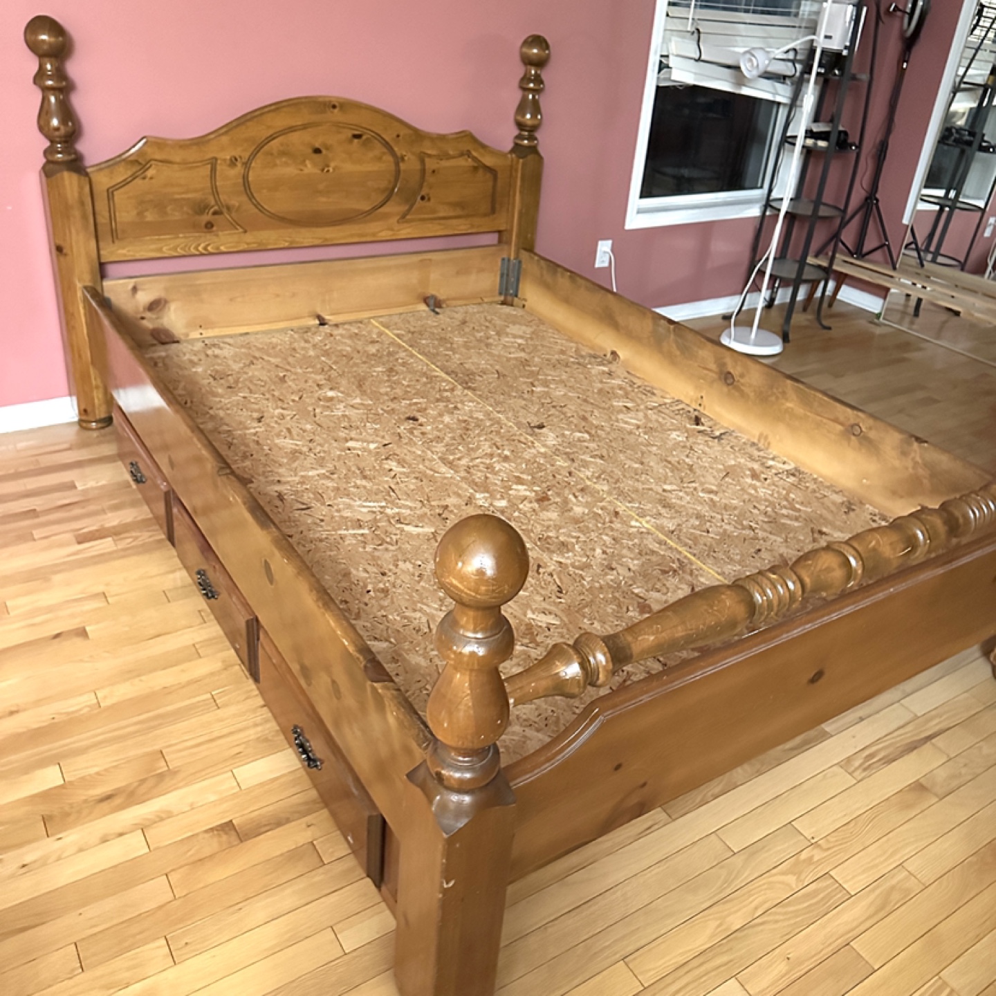 Beautiful Queen Storage bed & Kingsdown Mattress (CAN DELIVER) - photo 5