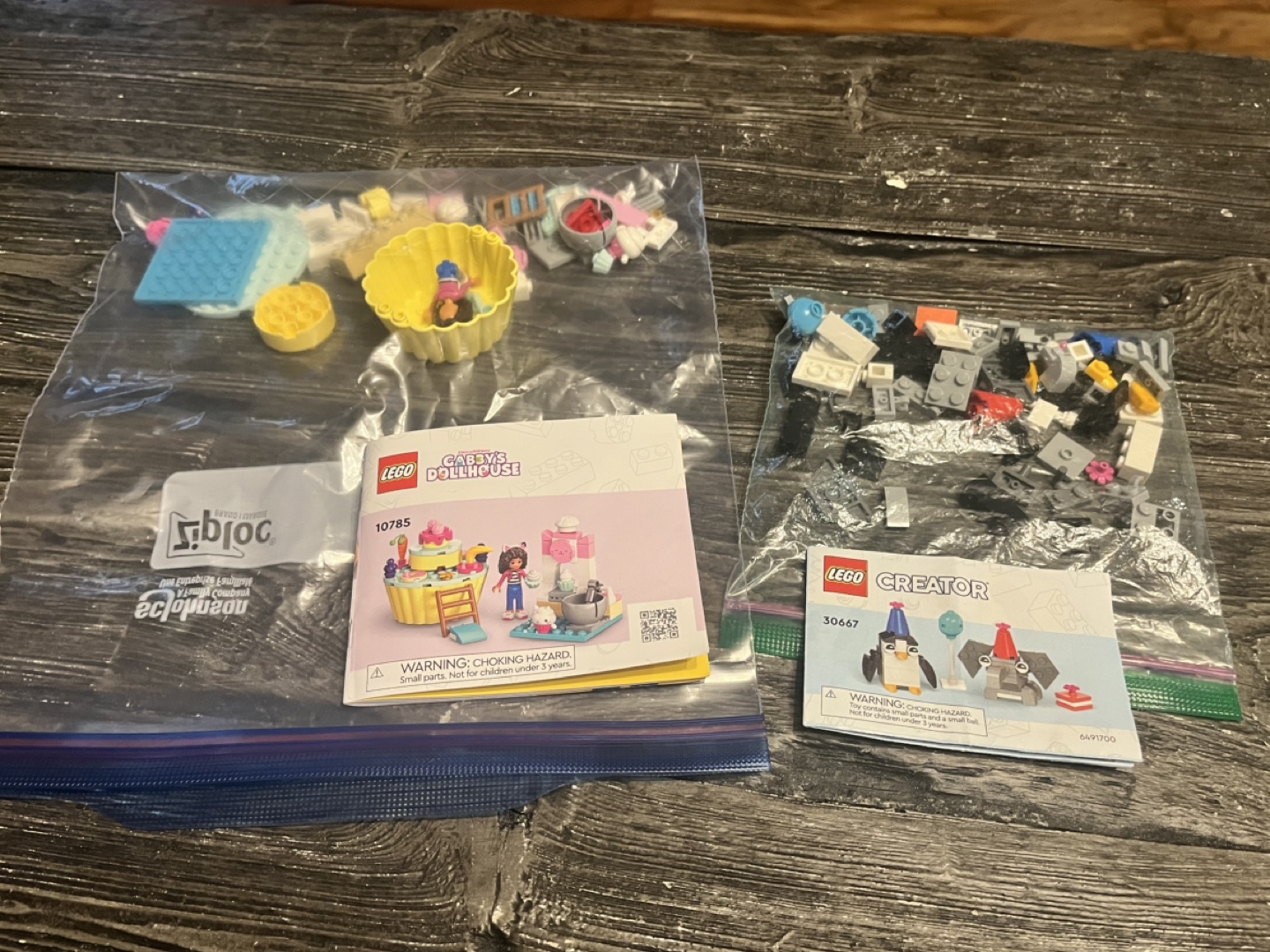 LEGO Gabby's Dollhouse Cake Stand & LEGO Creator Penguin Party