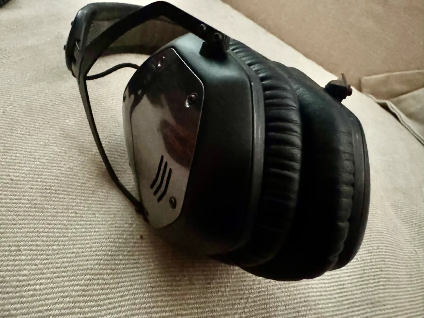 V-Moda Crossfade DJ Headphones with Case and Cables image indicator(2)