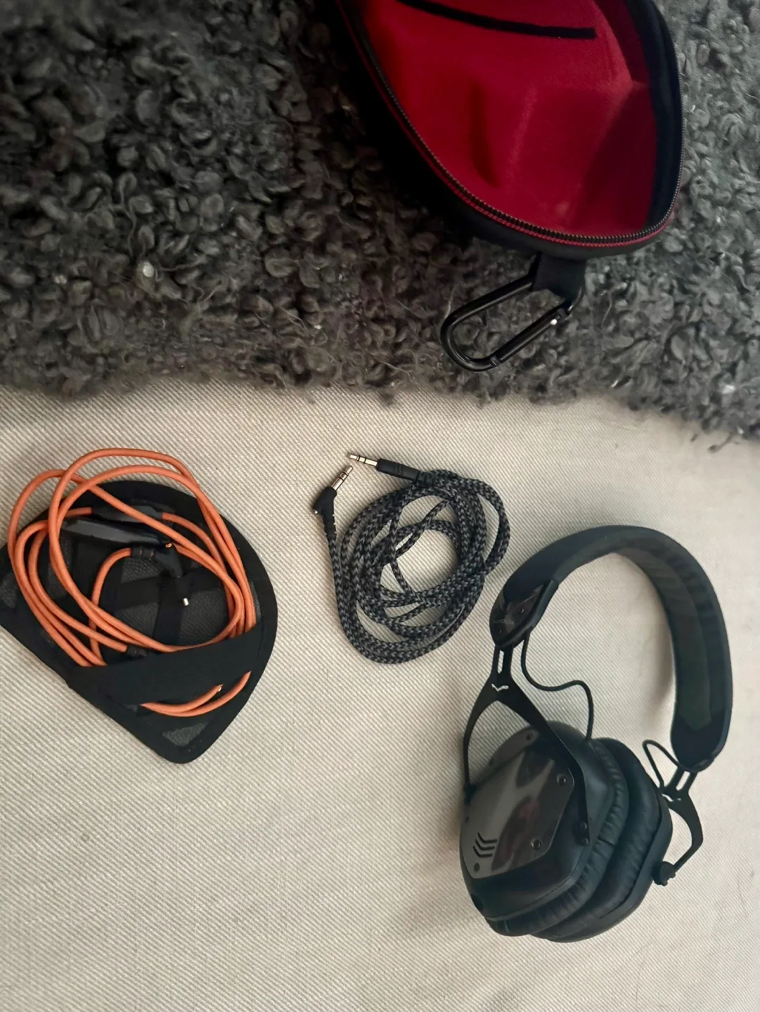 V-Moda Crossfade DJ Headphones with Case and Cables image indicator(3)