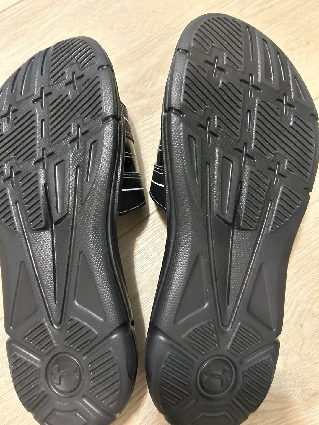 Under Armour Ignite V Slide Sandals - Size 1 Little Kid image indicator(3)