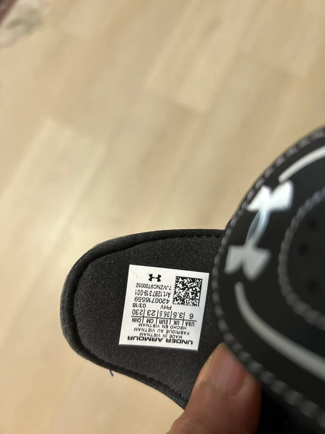 Under Armour Ignite V Slide Sandals - Size 1 Little Kid image indicator(2)