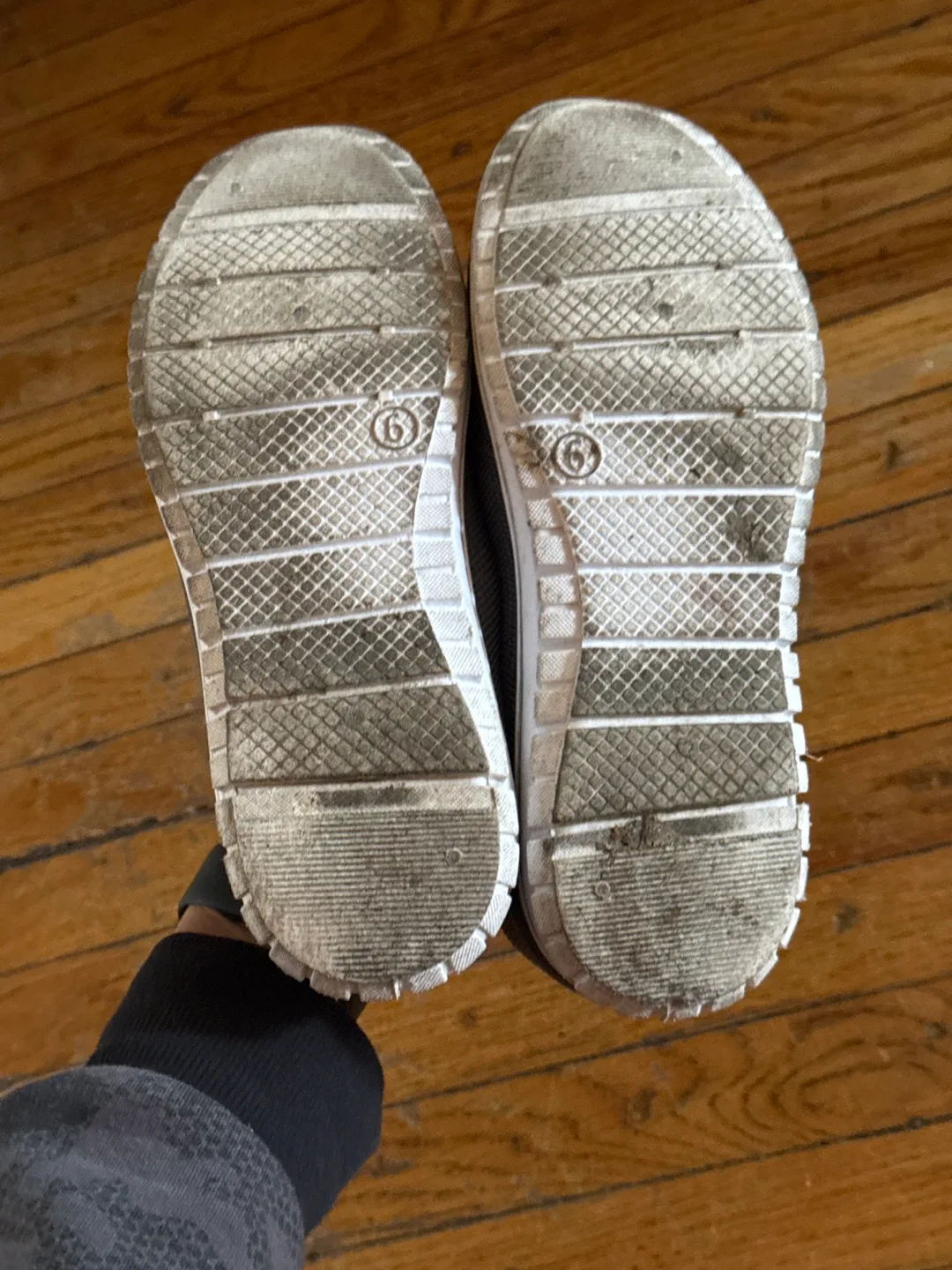 Flyport Women’s size 6 Slip-on Shoes #freecycle image indicator(2)