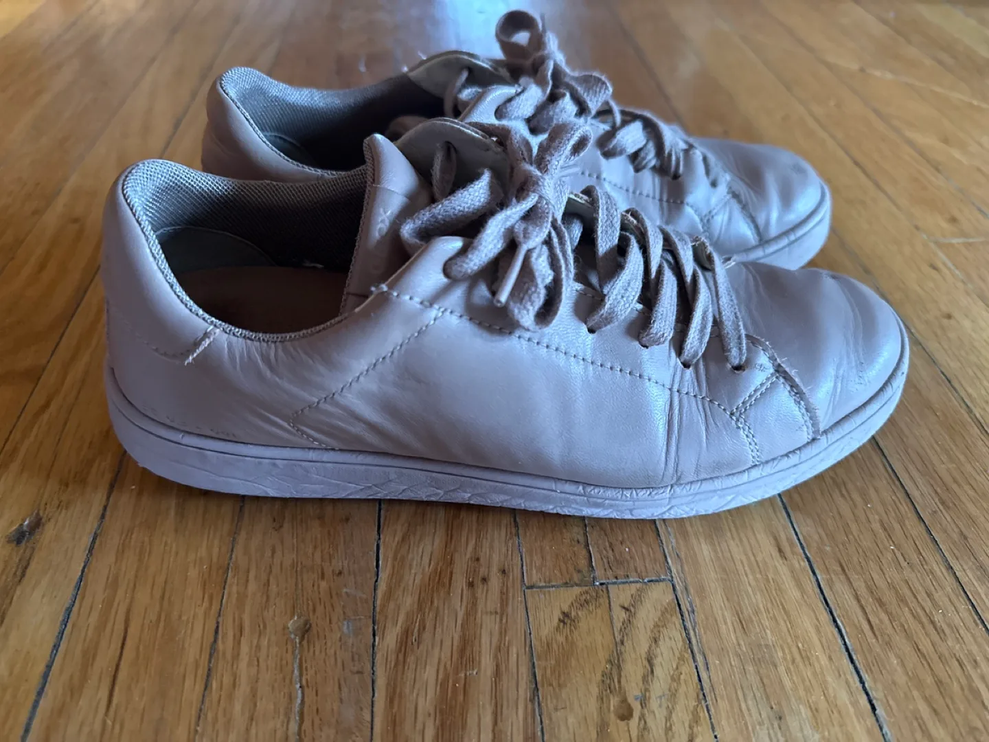 Spherica Women's GEOX Leather Sneakers - Size 8 #freecycle image indicator(2)