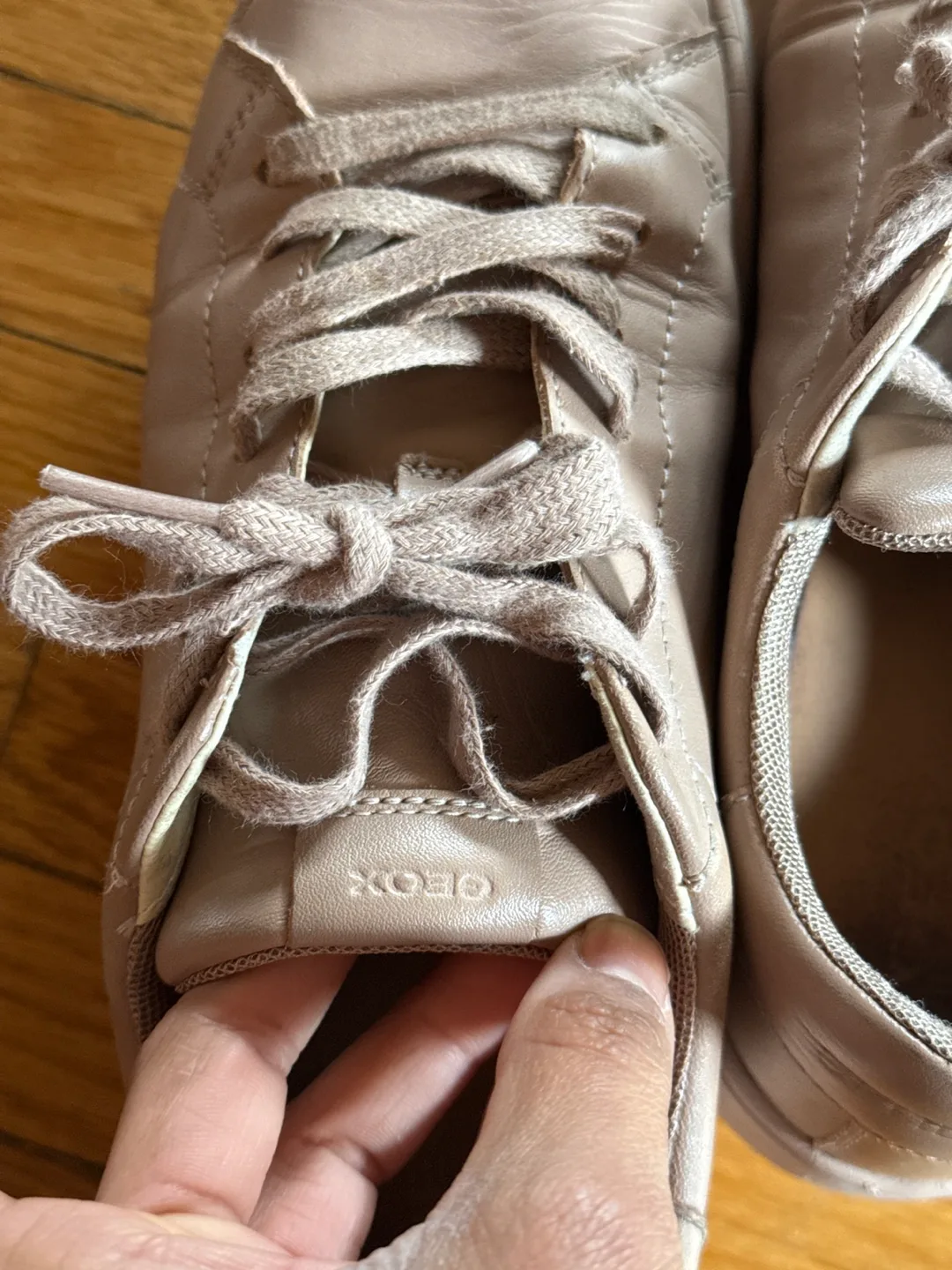 Spherica Women's GEOX Leather Sneakers - Size 8 #freecycle image indicator(3)