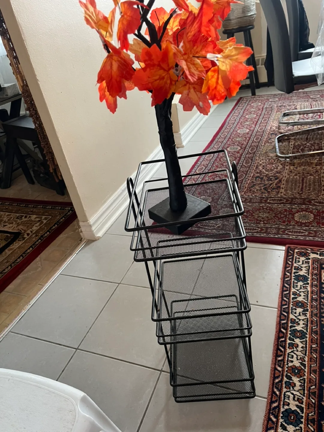 Three-Tier Black Metal Storage Rack image indicator(2)