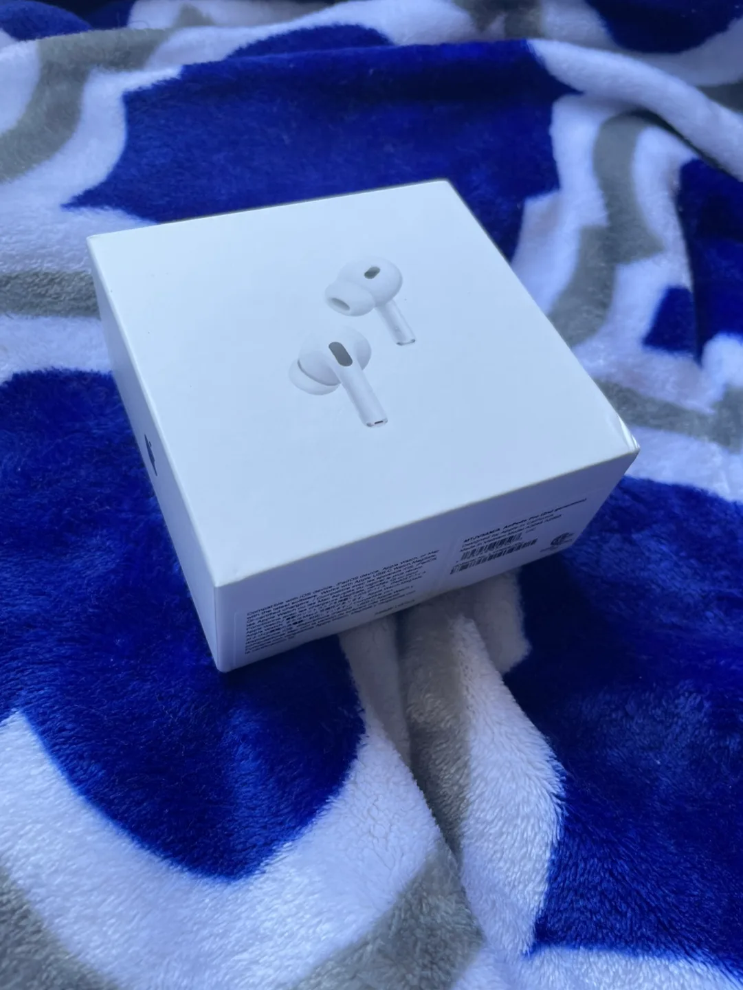 Apple AirPods Pro (2nd Generation) with MagSafe Charging Case image indicator(6)