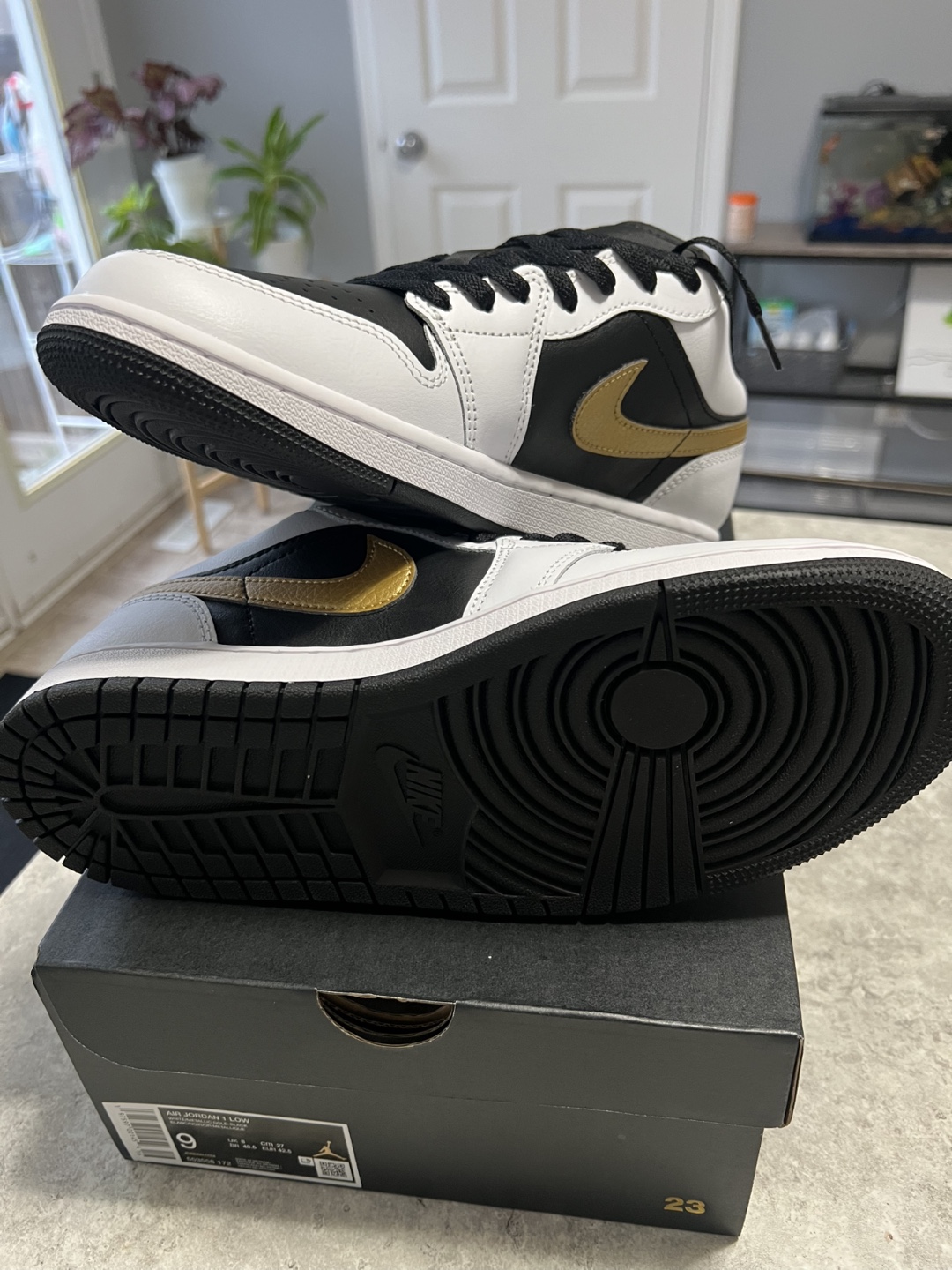 Air Jordan 1 Low - White/Metallic Gold-Black - Size 9 - photo 4