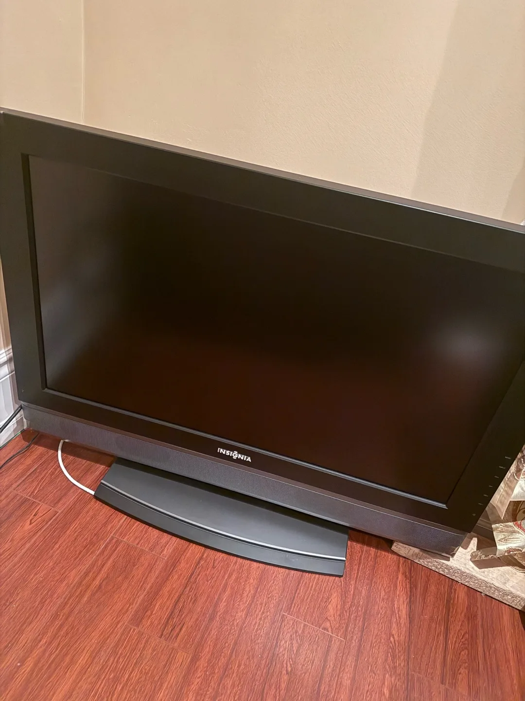 Insignia LCD TV thumbnail