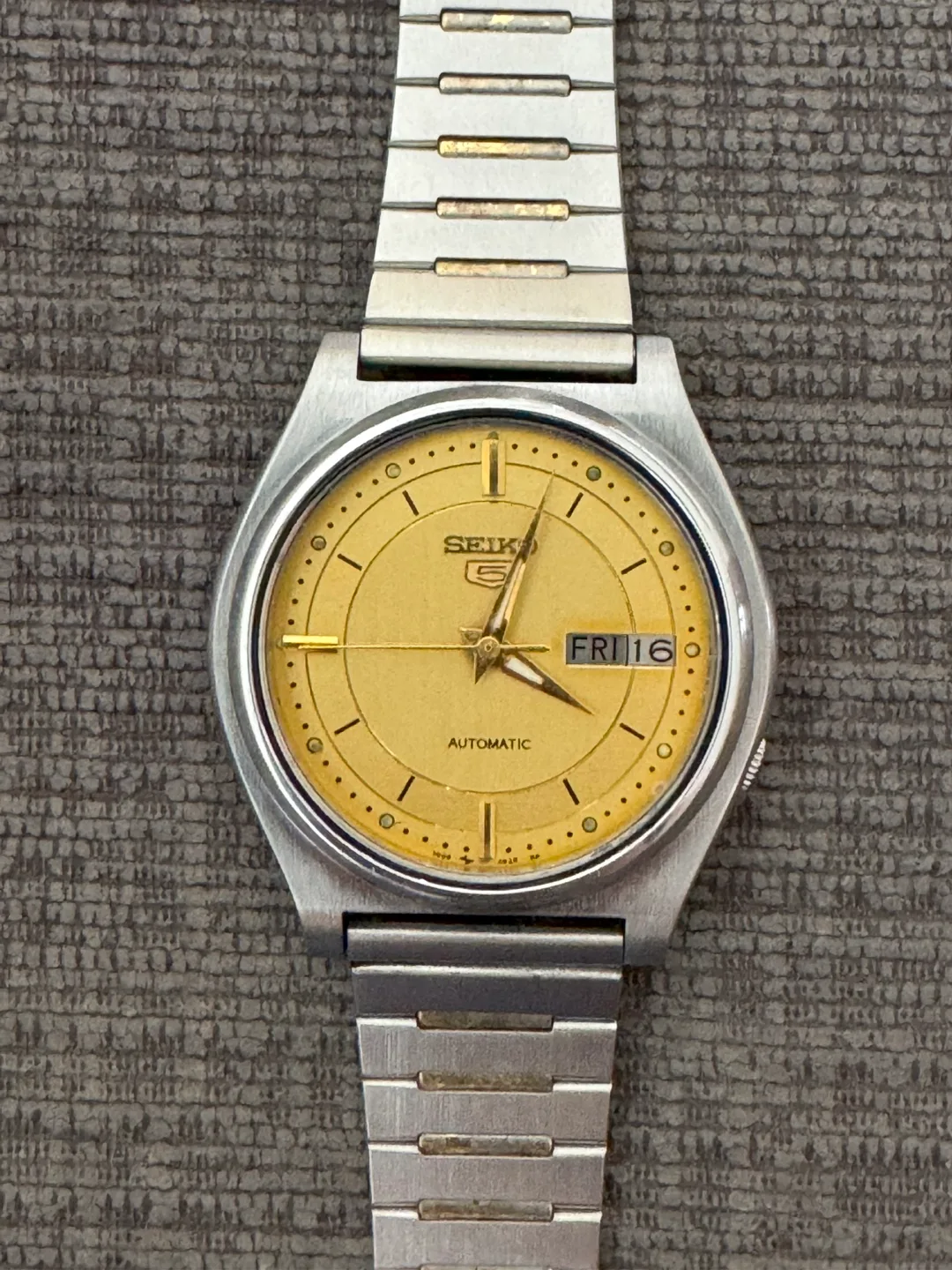 Seiko 5 Vintage Automatic Watch Gold 37mm 7009 image indicator(2)