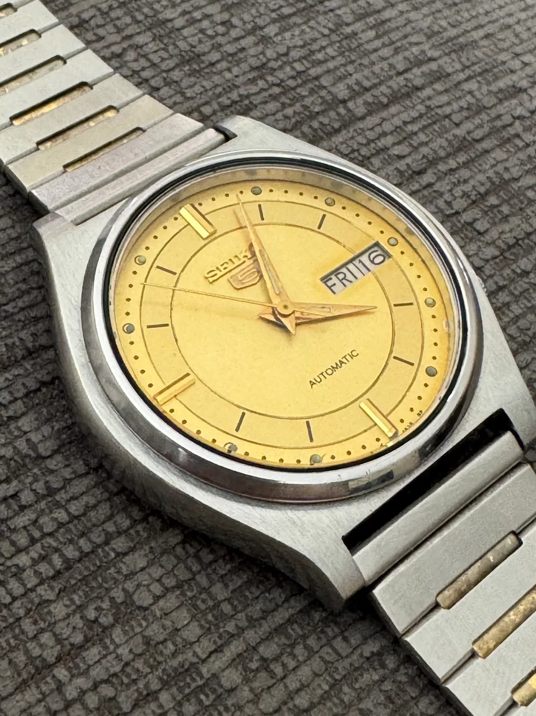 Seiko 5 Vintage Automatic Watch Gold 37mm 7009 image indicator(4)