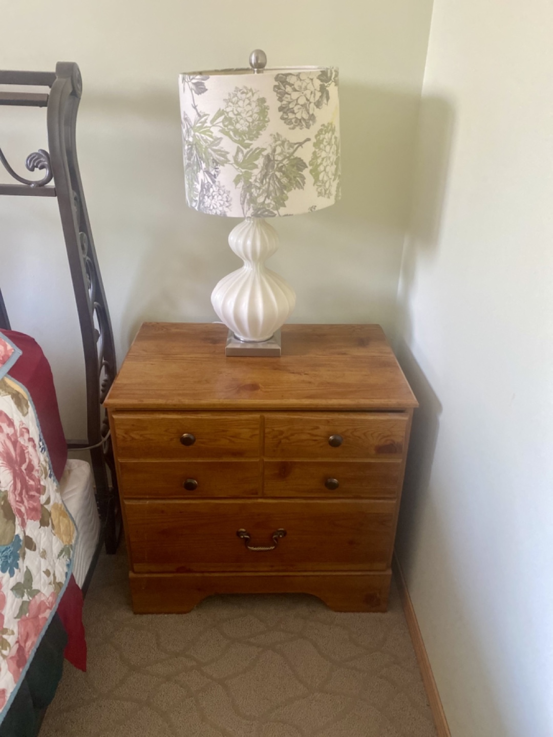 Bedroom Set: Queen Sleigh Bed, Nightstands, and Dresser - photo 3