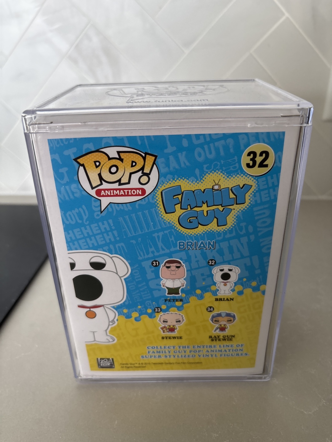 Family Guy Brian Pop! Vinyl Figure #32 in Protector - photo 2