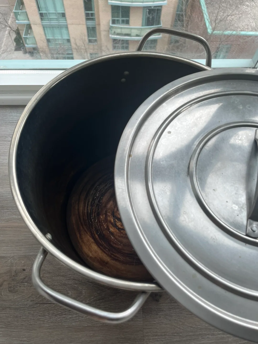 Large Stainless Steel Stock Pot with Lid image indicator(2)