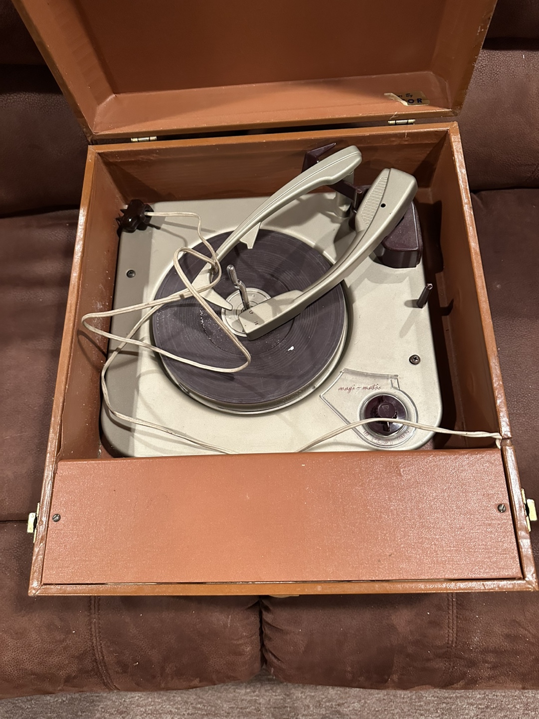 Vintage Sonic 470 Portable Record Player - photo 2
